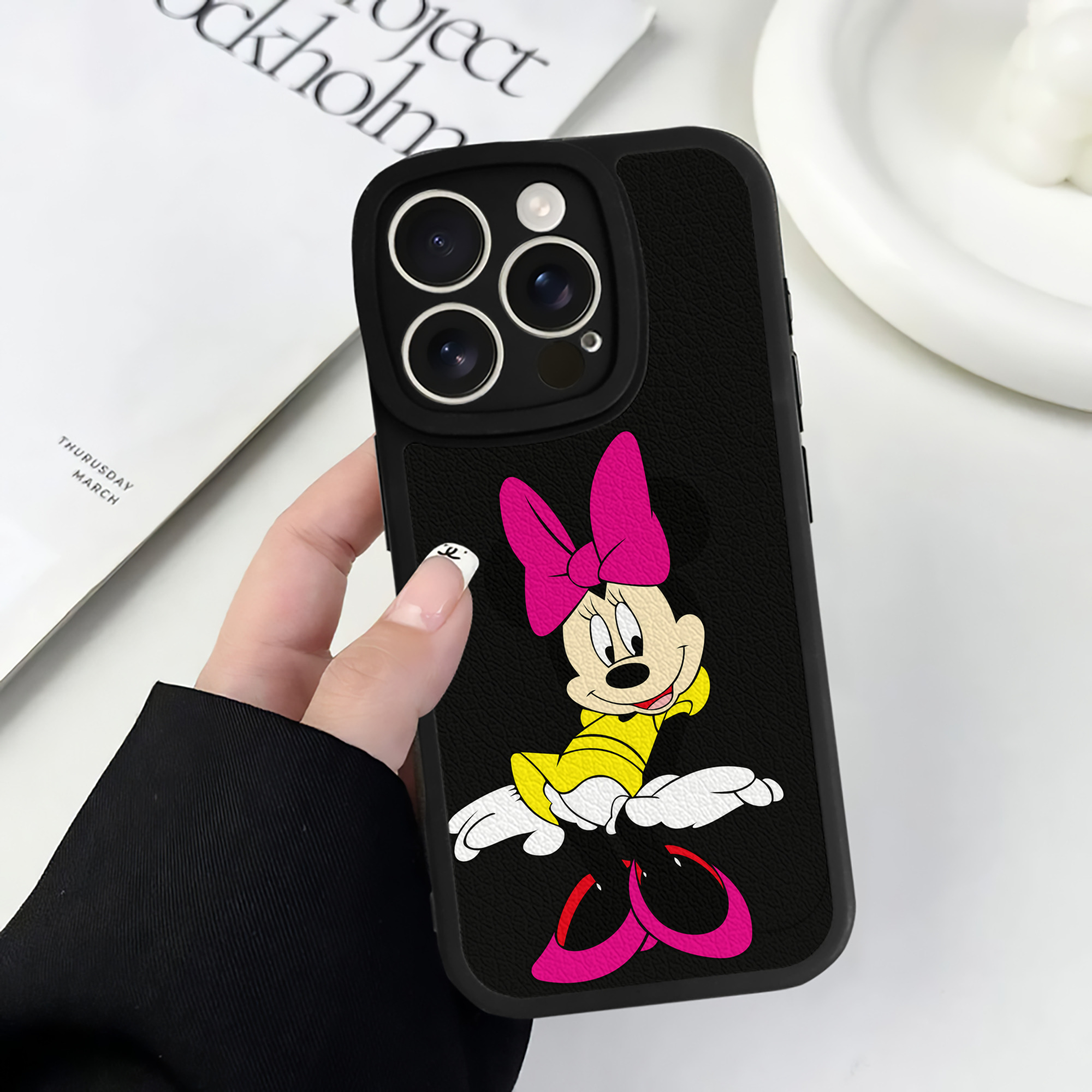 （画像用） ミッキーマウス Mickey Mouse 【iPhone 16シリーズ対応】シリコンスマホケース（レザー調） 材質：シリコン